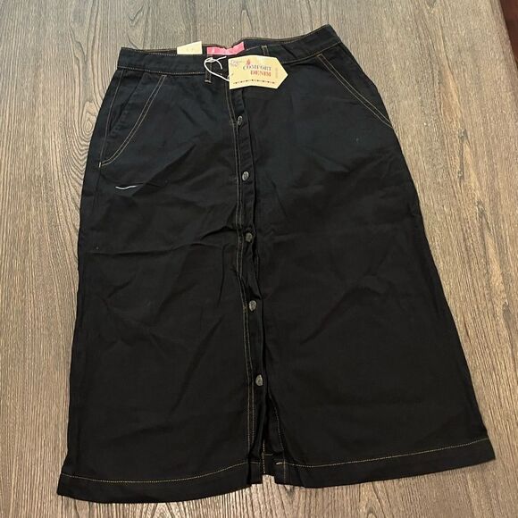 Comfort Denim Dresses & Skirts - NWT Comfort Denim Knee Length Midi Skirt Black Size 9/10